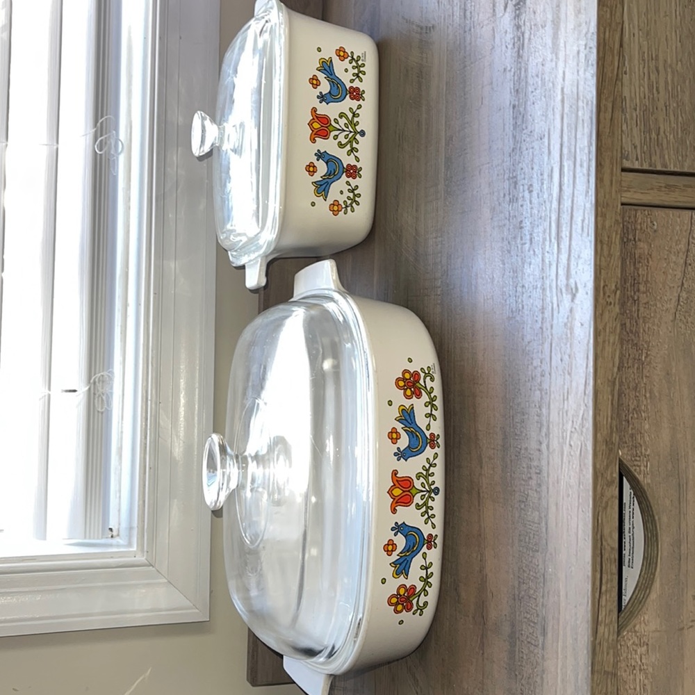 Vintage 1970s corningware Pennsylvania Dutch distelfinks. Good vintage rare